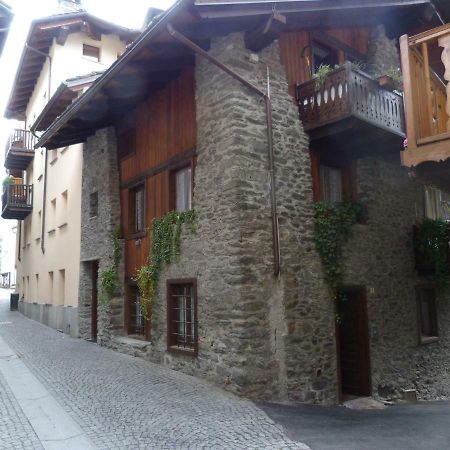 Casa Vacanza In Centro A La Salle Εξωτερικό φωτογραφία